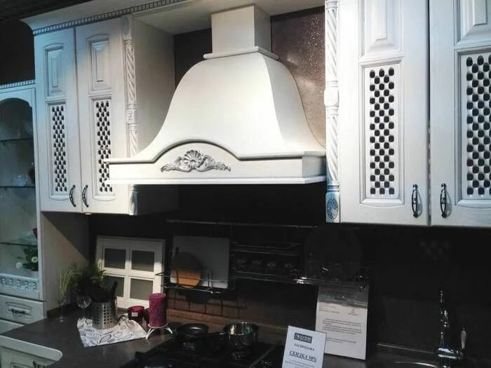 Кухня с купольной вытяжкой фото в интерьере Кухонные вытяжки, какую лучше выбрать: разбираемся вместе Кухонная вытяжка, Диза