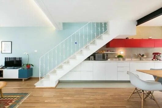 Кухня с лестницей интерьер Vila Campo Belo House / DT Estúdio Stairs in kitchen, Kitchen design small, Unde