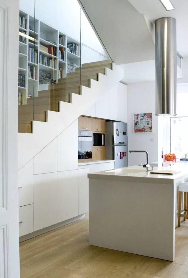 Кухня с лестницей интерьер keuken onder trap - Google zoeken Kitchen under stairs, Stairs in kitchen, Kitch