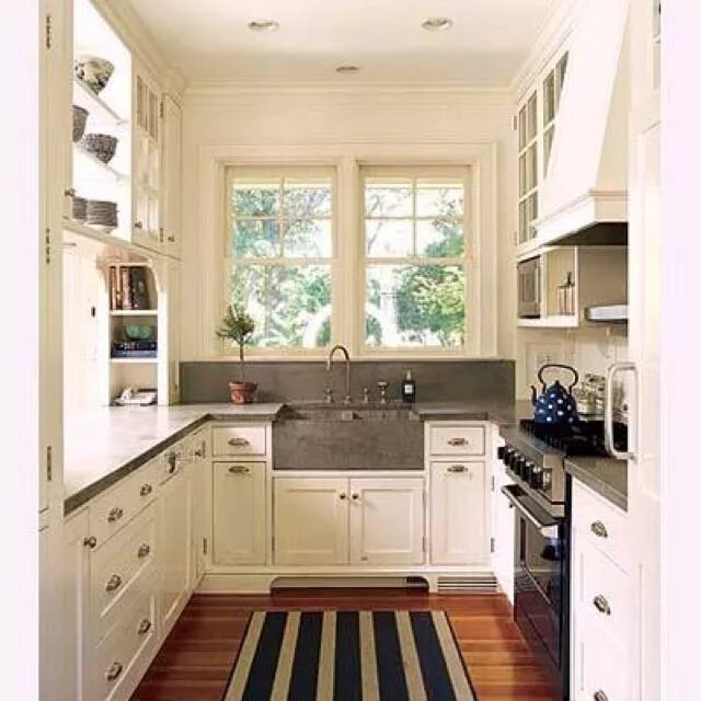 Кухня с маленьким окном фото This old house. Concrete counters Galley kitchen remodel, Kitchen remodel small,