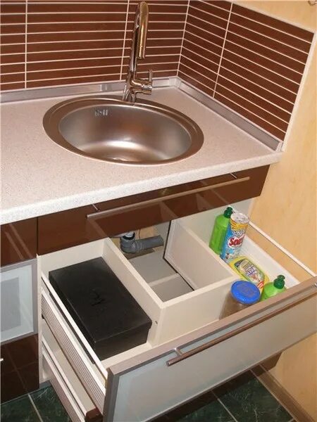 Кухня с маленькой мойкой фото Ответы Mail.ru: А у кого то на кухне под мойкой стоят выдвижные ящики?Видели ког