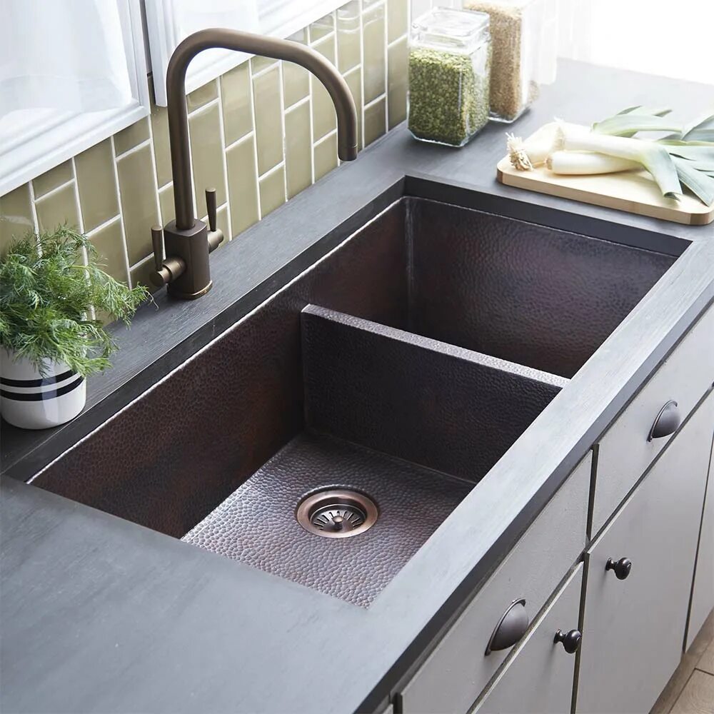 Кухня с маленькой мойкой фото Cocina Duet Pro 40-Inch Double-Bowl Kitchen Sink Native Trails