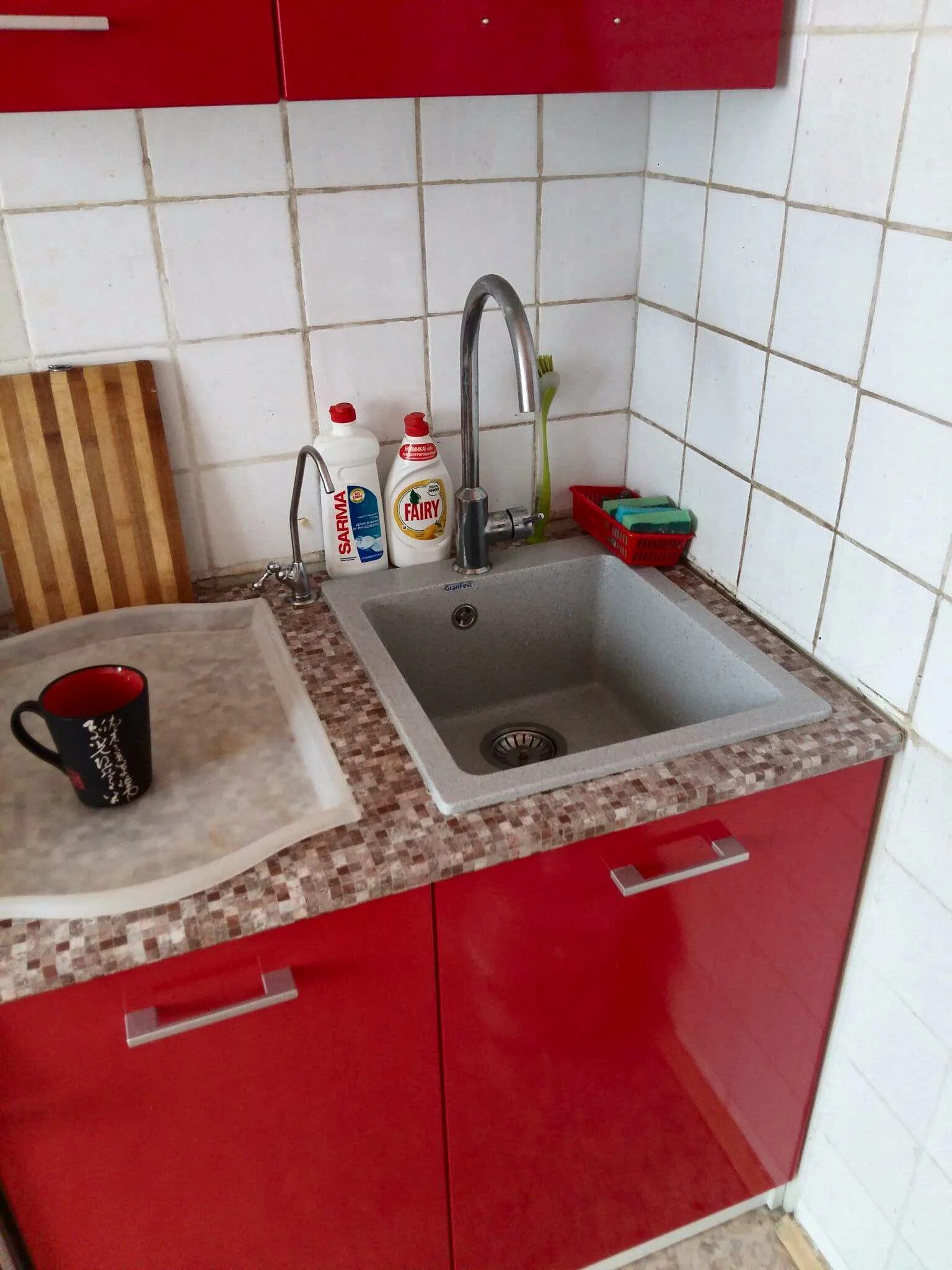 Кухня с маленькой мойкой фото Кухонная мойка GranFest Practic GF-P505 серый P-505 сер - купить по низкой цене 