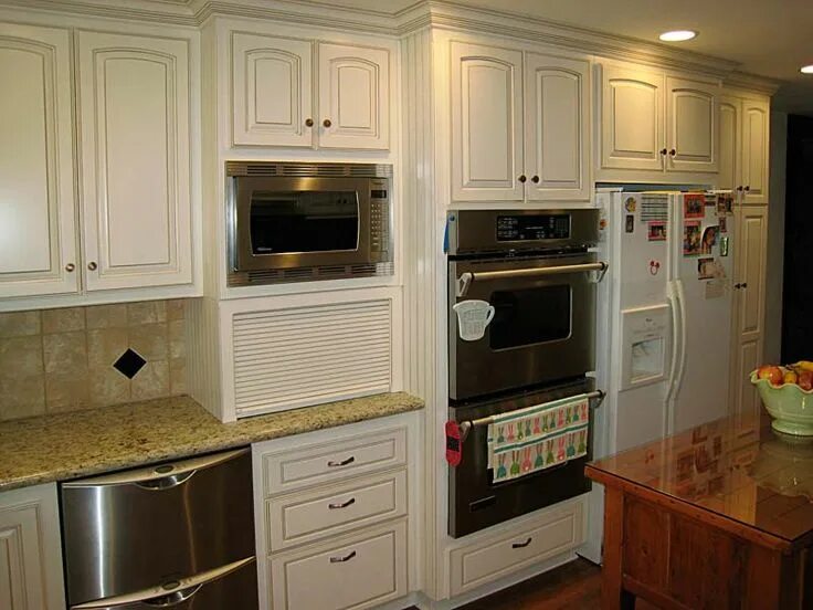 Кухня с микроволновкой в верхнем шкафу фото custom kitchen cabinets Kitchen cabinets pictures, Kitchen cabinets, Custom kitc