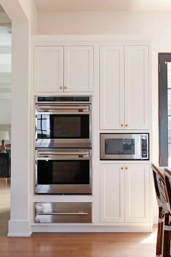 Кухня с микроволновкой в верхнем шкафу фото Oven Cabinet Layout. Kitchen Oven Cabinet. Kitchen Oven Cabinet Ideas. Kitchen O