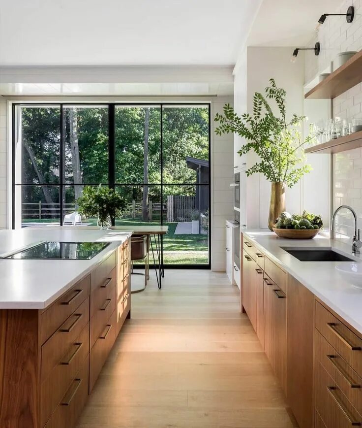 Кухня с окнами в пол фото L’image contient peut-être : cuisine et intérieur Interior design kitchen, Kitch