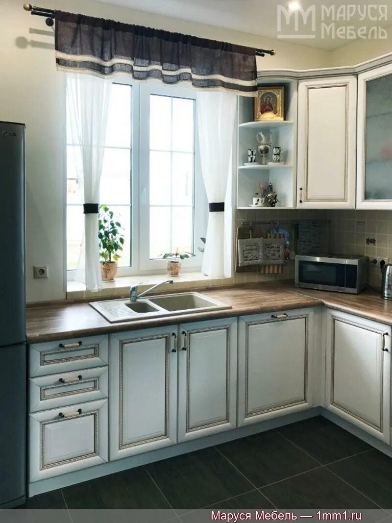 Кухня с окном в углу дизайн фото Кухня два окна - Фабрика "Маруся Мебель"