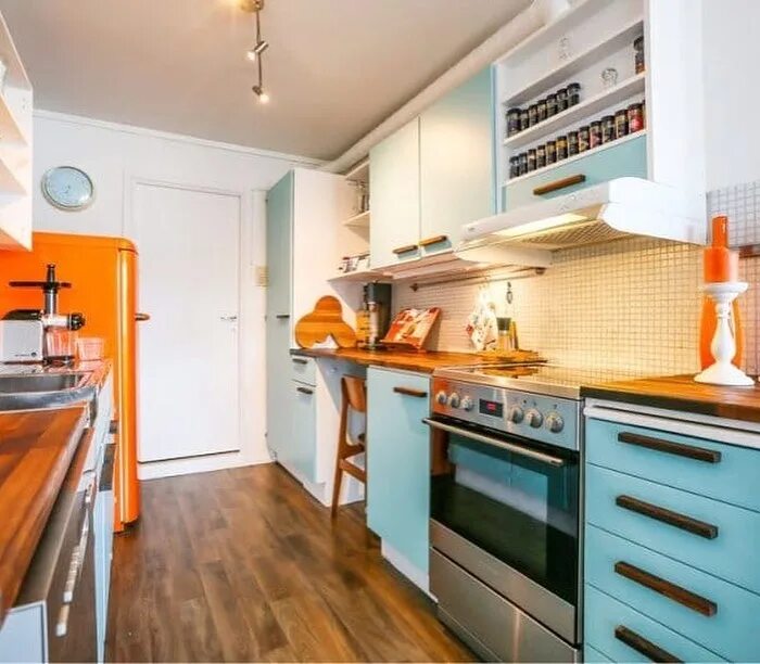 Кухня с оранжевым холодильником дизайн фото Идеи дизайна кухни в оранжевом цвете - фото реальных интерьеров и советы SALON