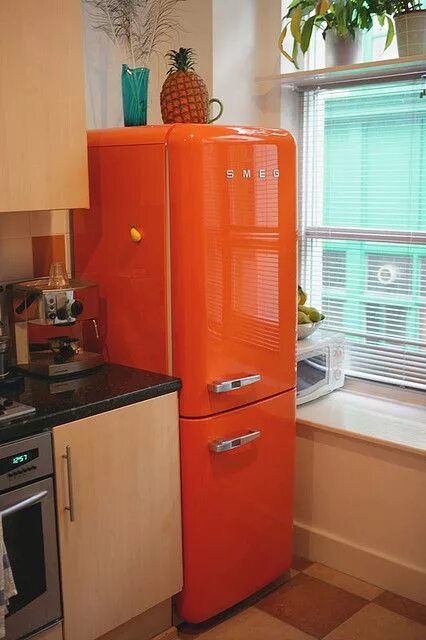 Кухня с оранжевым холодильником дизайн фото Brighten Your Kitchen with a Colorful Fridge