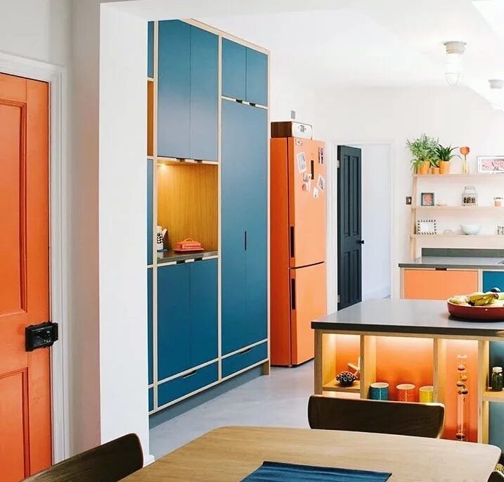 Кухня с оранжевым холодильником дизайн фото Идеи дизайна кухни в оранжевом цвете - фото реальных интерьеров и советы SALON