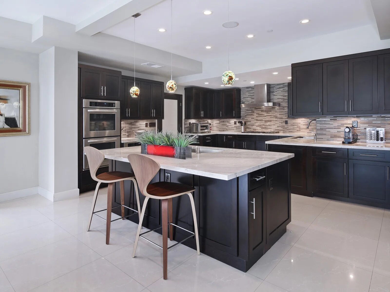 Кухня с островом 2024 фото Столешница из искусственного камня - Купить на заказ у производителя Gralit в Мо