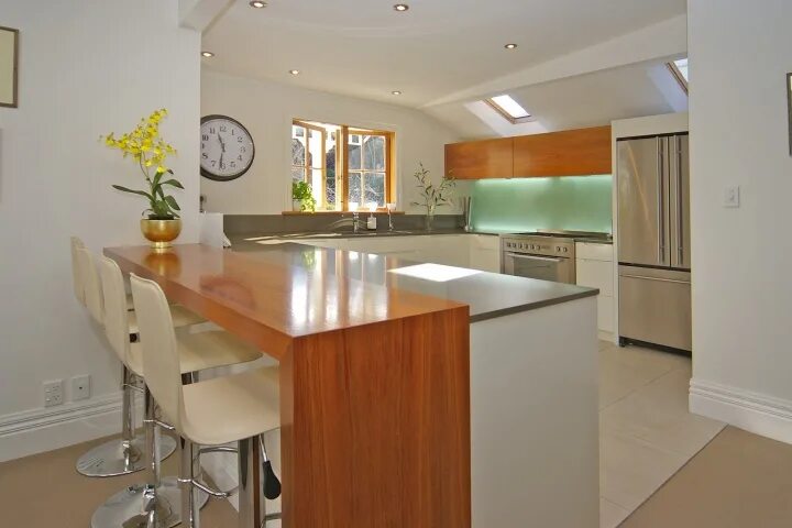 Кухня с островом барной стойкой фото Изготовление барных стоек на заказ Серпухов Протвино Пущино