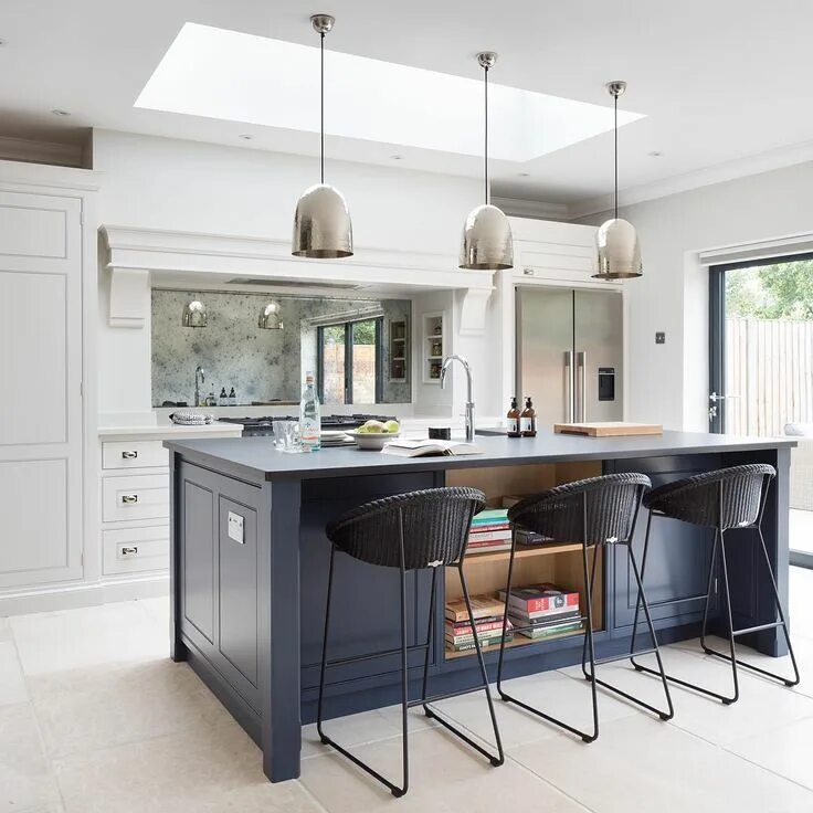 Кухня с островом фото в интерьере Instagram Kitchen layout, Kitchen style, Kitchen remodel