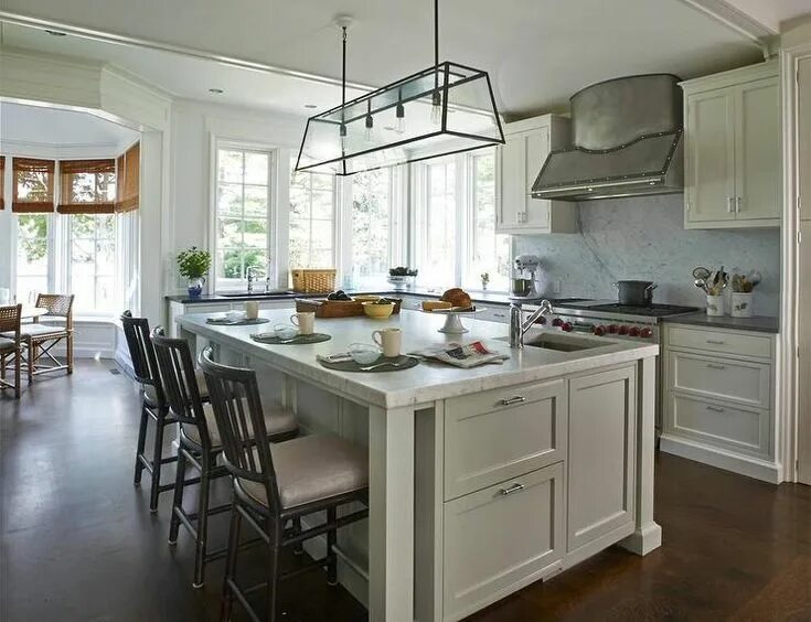 Кухня с островом в частном доме фото White Kitchen Island with Modern Filament Chandelier - Transitional - Kitchen Tr