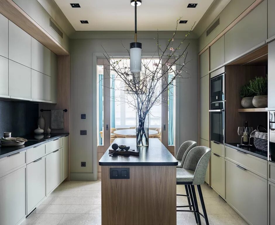 Кухня с параллельной планировкой маленькая Интерьер недели: очень красивая квартира с видом на Ботанический сад - INMYROOM