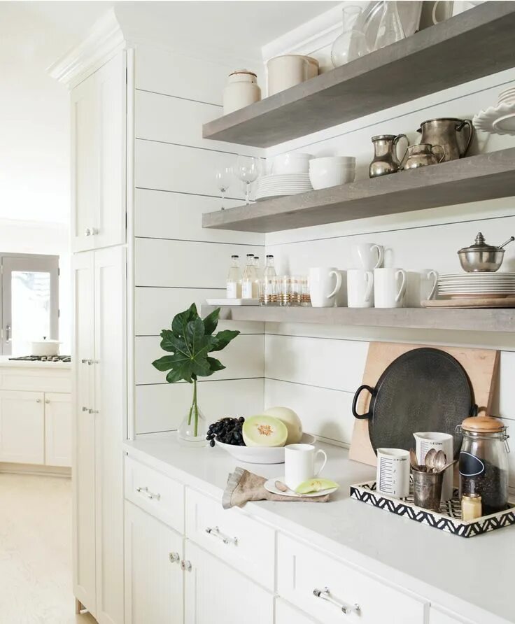 Кухня с полками фото Interior designer and blogger Sherry Hart takes decorating—but not herself—serio