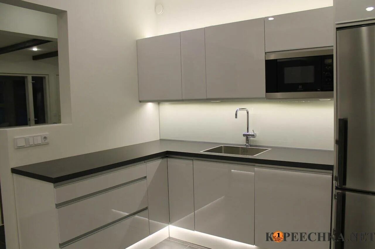 Кухня с ручками фото в интерьере Изготовление кухонной мебели в Донецке недорого (id5454)