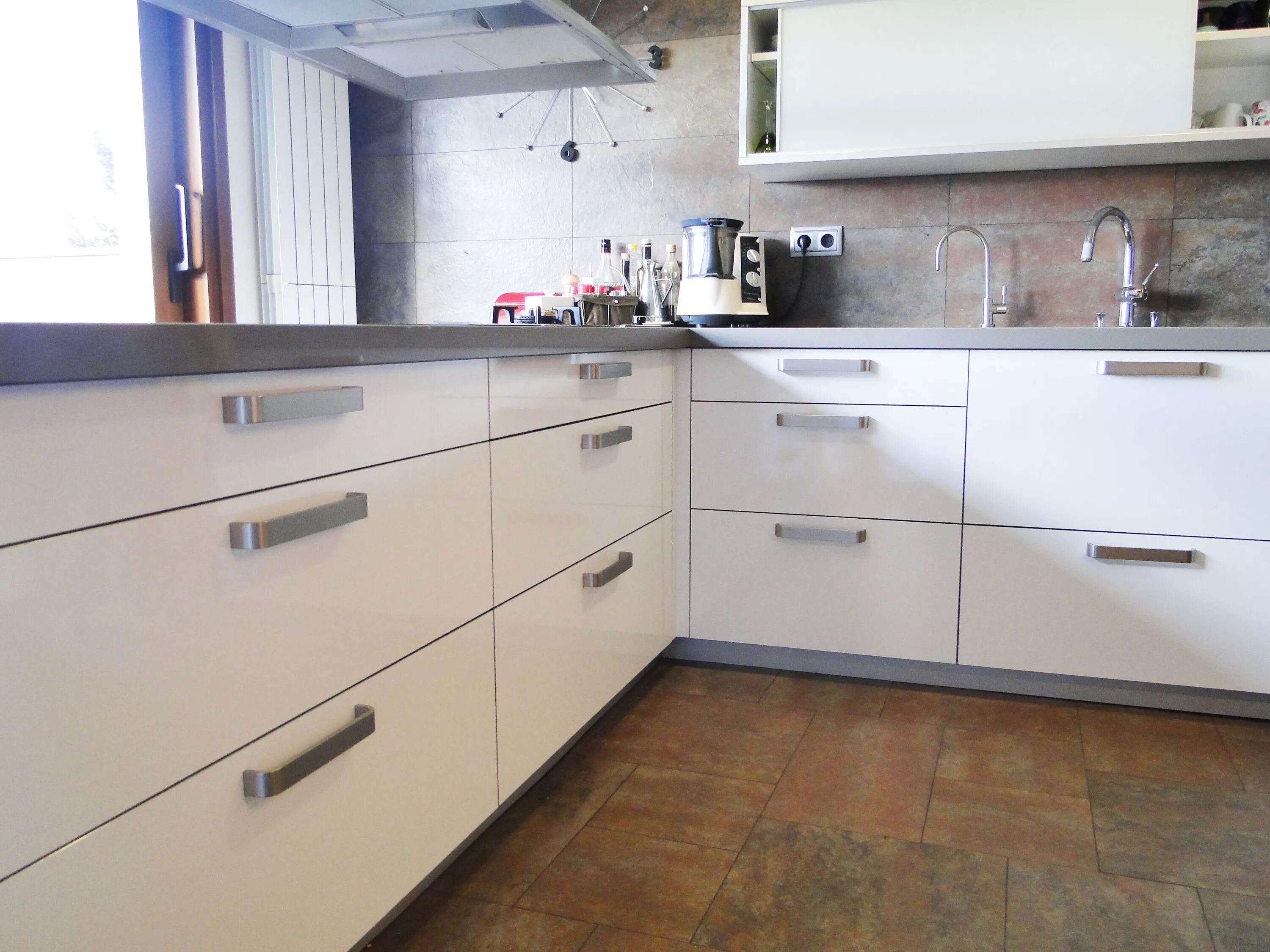 Кухня с ручками фото в интерьере Ручки для белой кухни фото - DelaDom.ru