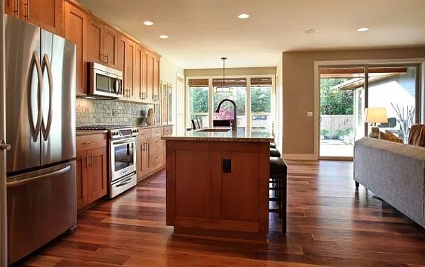 Кухня с рыжим полом в интерьере фото Six Tips For Fabulous Hardwood Floors Hardwood floors in kitchen, Eclectic kitch