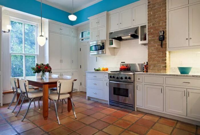 Кухня с рыжим полом в интерьере фото Hyde Park Kitchen Remodel - Fine Homebuilding Kitchen floor tile, Kitchen floori