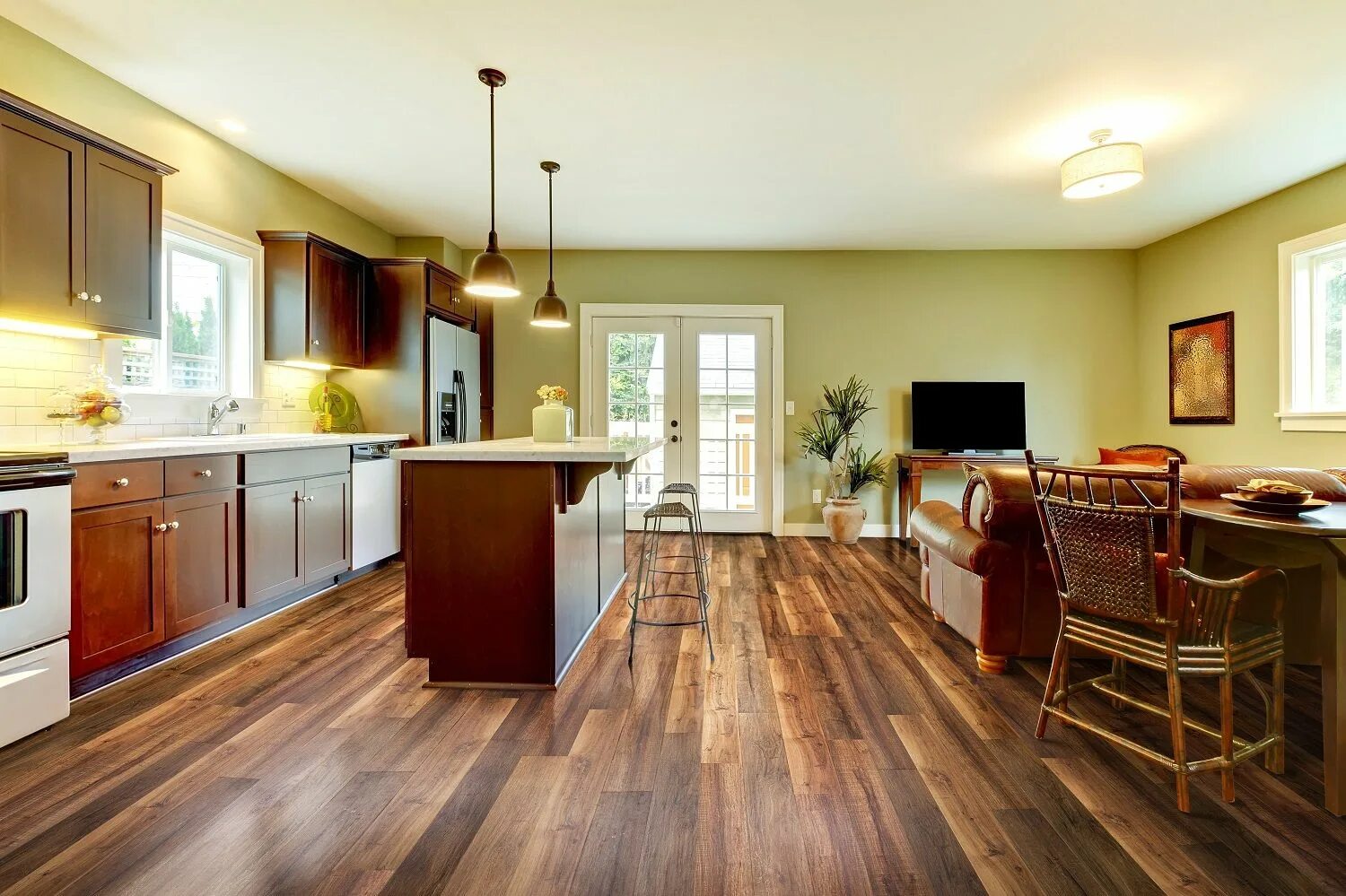 Кухня с рыжим полом в интерьере фото Open kitchen with our DC-floor (CW-MD2) Cherry wood furniture, Cherry hardwood f