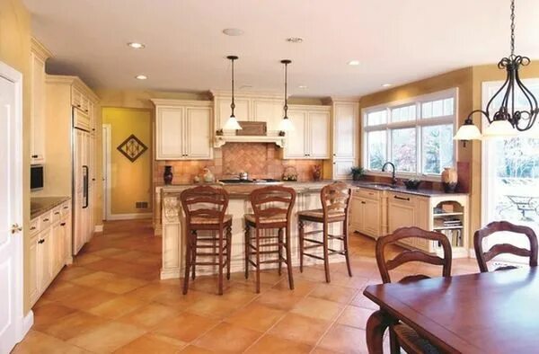Кухня с рыжим полом в интерьере фото Top Kitchen Flooring Options That Can Make Your Design Pop Traditional kitchen d