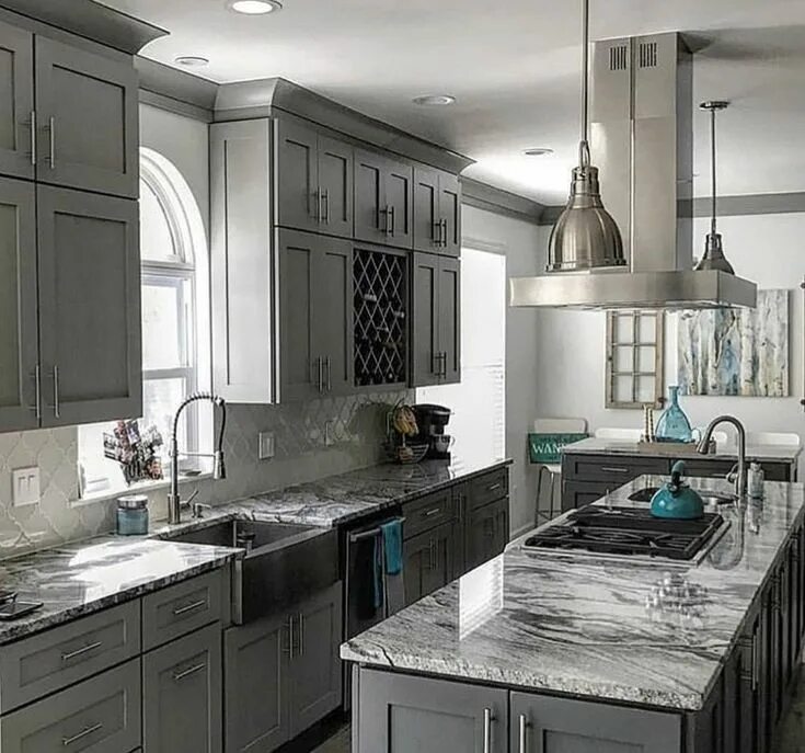 Кухня с серой столешницей в интерьере Pin von Sabrina Bender auf Painting kitchen cabinets
