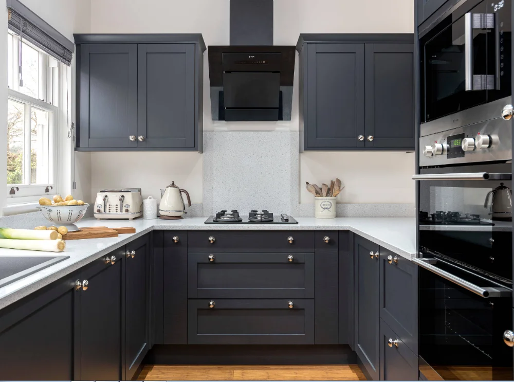 Кухня с серой техникой фото Kabinet Dapur Kayu Solid Selesai Dicat - Buy Solid Wood Walnut Kitchen Cabinets,