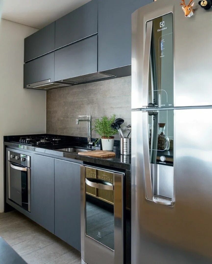 Кухня с серым холодильником фото 4,836 curtidas, 38 comentários - Revista Arquitetura&Construção (@revistaaec) no