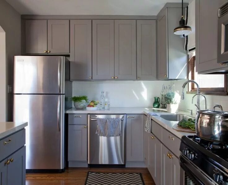 Кухня с серым холодильником фото Кухни в сером цвете Cuisine.in.ua - Красивые фото дизайна кухни Grey kitchen des