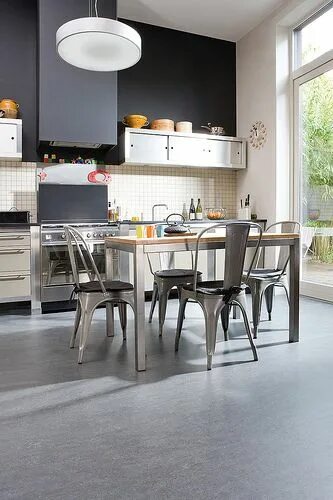 Кухня с серым полом в интерьере Gray cork floors in a free-standing stainless/wood/white kitchen Cork flooring k