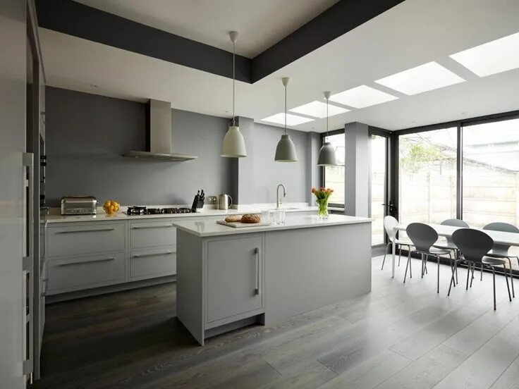Кухня с серым полом в интерьере 30 Gorgeous Grey and White Kitchens that Get Their Mix Right Modern grey kitchen