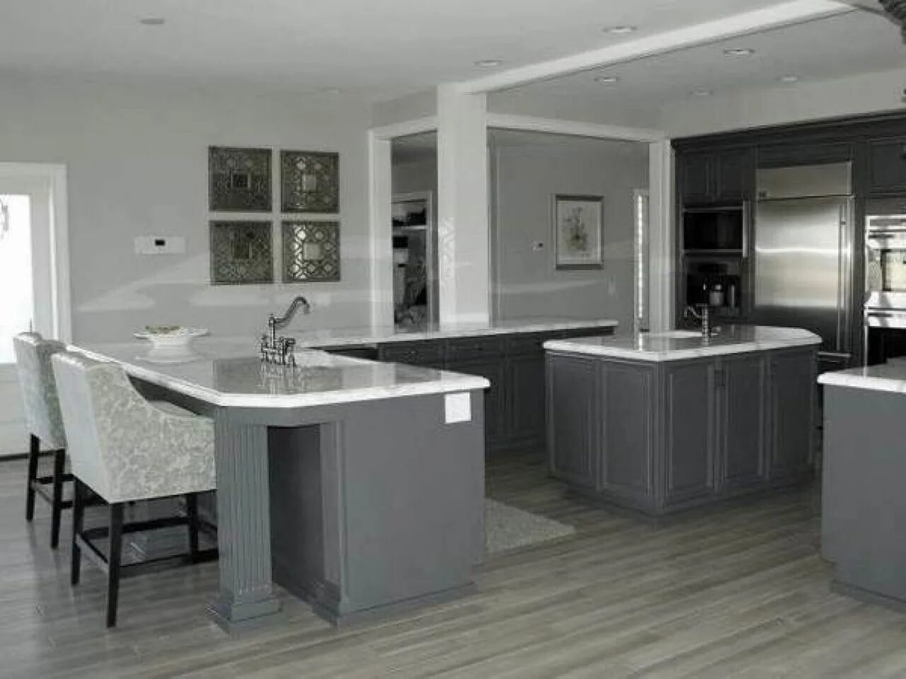 Кухня с серым полом в интерьере Pin by Anastasiya Bulavkina on remodel 2 Grey wood floors kitchen, Grey flooring