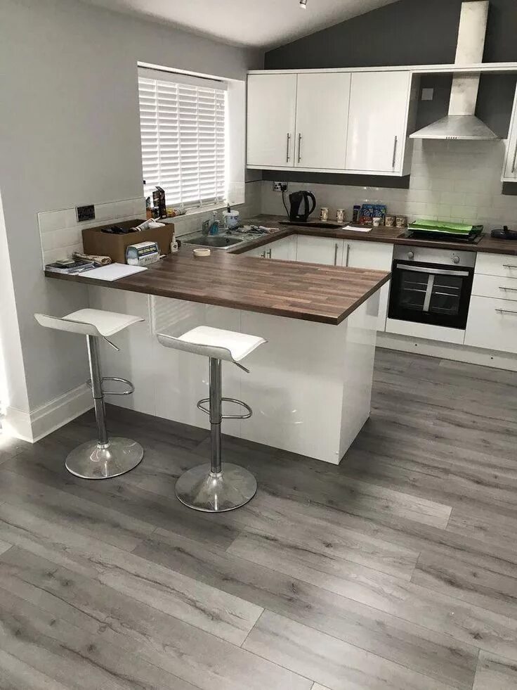 Кухня с серыми полами дизайн фото I appreciate this stunning photo #restainingwoodflooring in 2019 Kitchen design,