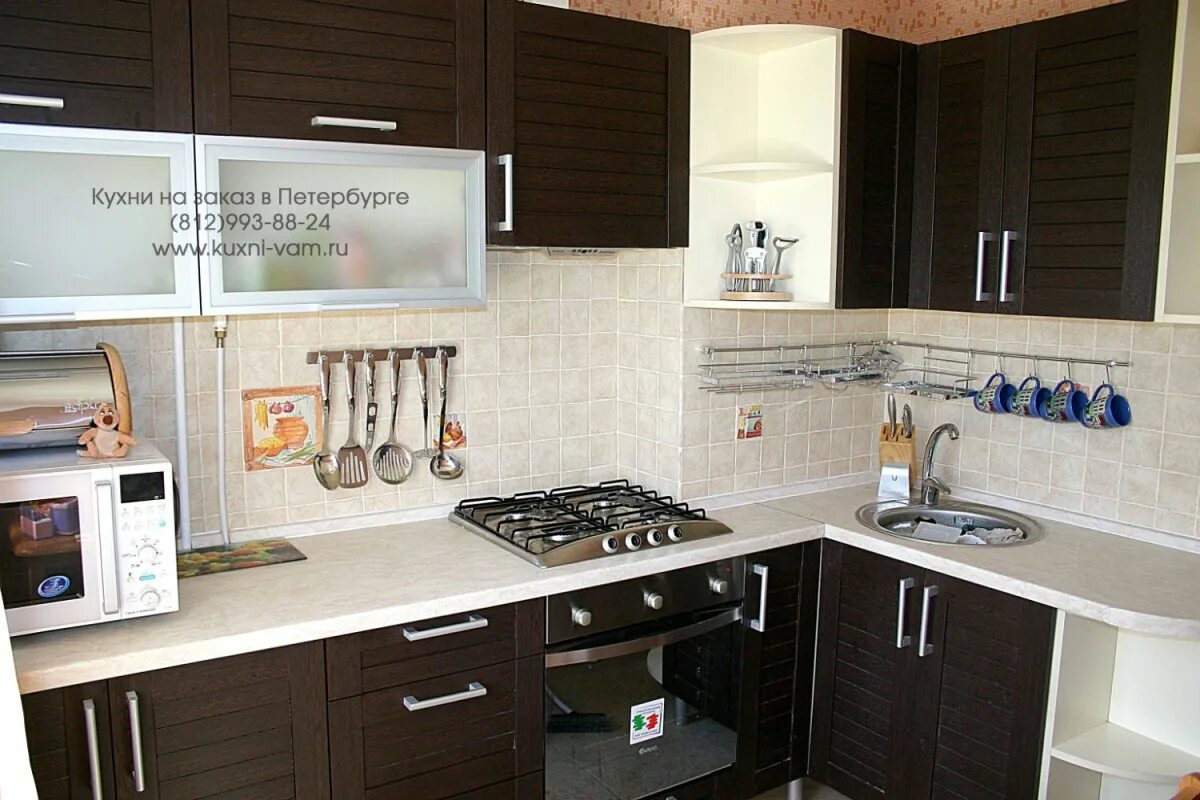 Кухня с шахтой дизайн Дизайн кухни с вентиляционной шахтой в углу - 69 фото