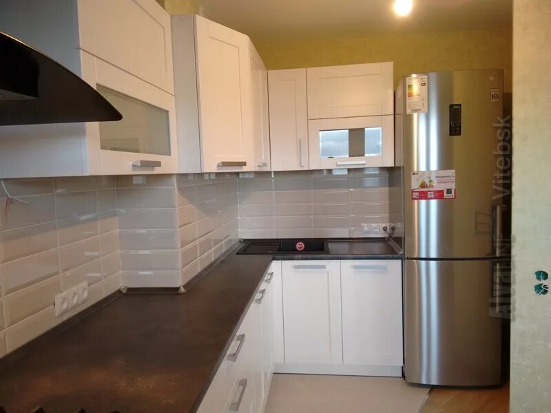 Кухня с шахтой в углу дизайн фото Кухня с выступом фото - DelaDom.ru