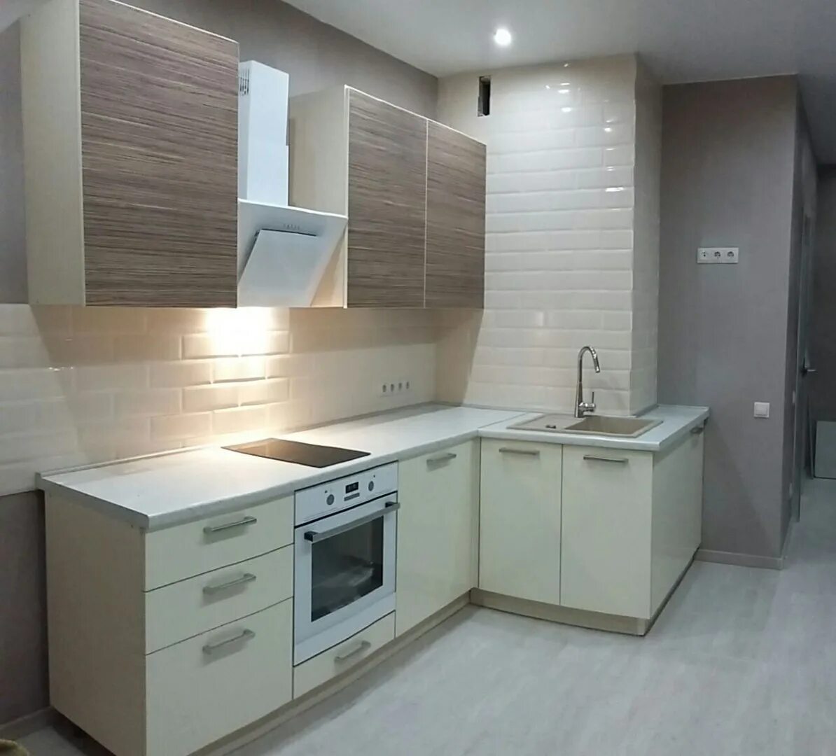 Кухня с шахтой в углу дизайн фото Нестандартные кухни с выступами - Какаду Декор.ру