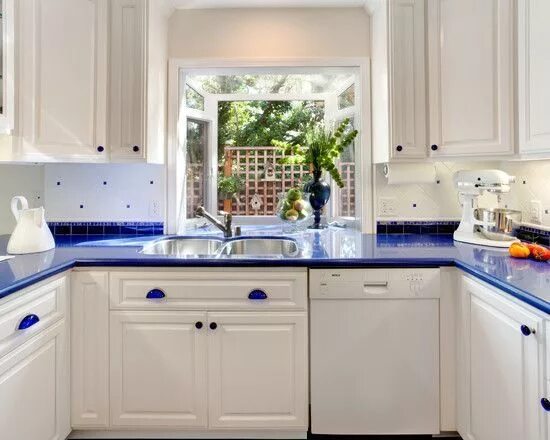 Кухня с синей столешницей фото Blue countertops, Kitchen countertops, Kitchen remodel