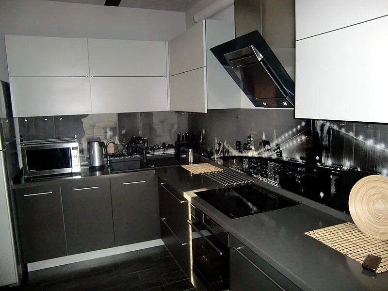 Кухня с темным фартуком фото Наши работы - КСВ Мебель