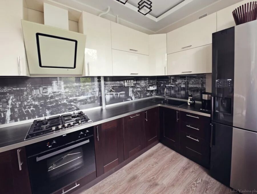 Кухня с темным фартуком фото Кухни из МДФ рамочного в Минске фото и цены