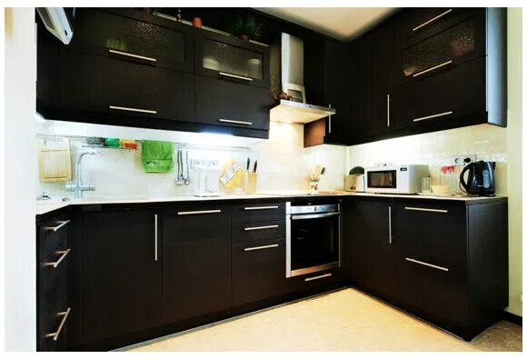 Кухня с темным гарнитуром фото Кухонька" - каталог кухонь с ценами