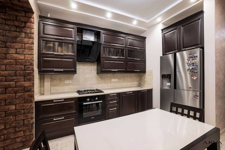 Кухня с темными фасадами фото Темная кухня, фасад массив березы - Компания "Маэстро" Темные кухни, Кухня, Мебе