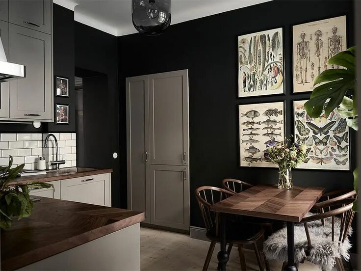 Кухня с темными стенами интерьер INTERIOR DESIGN TRENDS 2020: GLAMOROUS BLACK COLOR Svarta väggar, Design inredni
