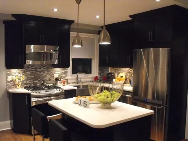 Кухня с темными стенами интерьер Room Transformations From HGTV's Love It or List It Kitchen remodel, Black kitch