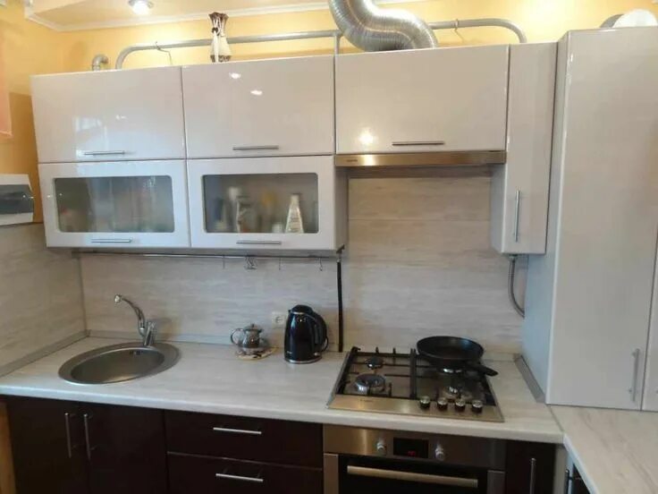 Кухня с трубами фото Дизайн кухни с газовым котлом: установка, дизайн - 75 фото Kitchen, Kitchen cabi