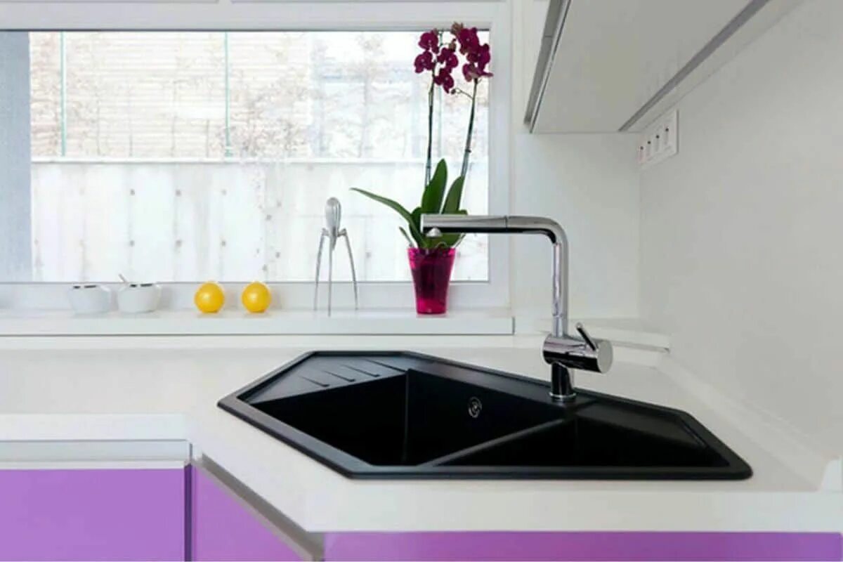Кухня с угловой мойкой дизайн Modern and Elegant Black Sink (by. homedit.com) Kitchen sink design, Modern kitc