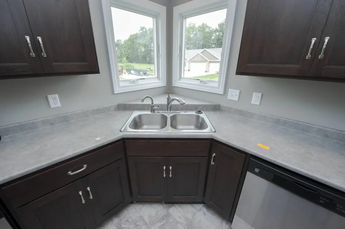 Кухня с угловой мойкой дизайн Kitchen granite countertops should be one most hunted if you want a long term an