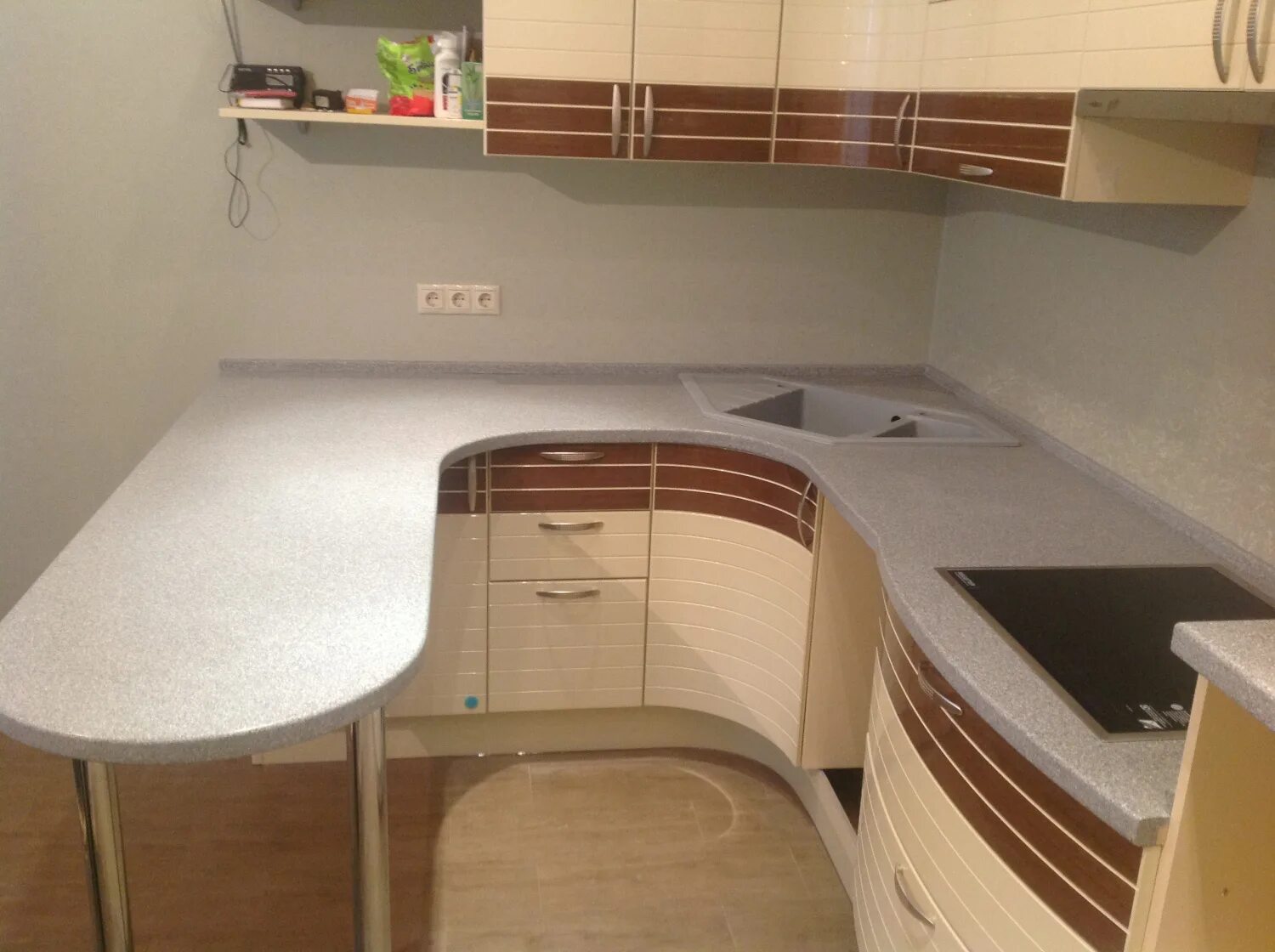 Кухня с угловой столешницей фото Угловая барная стойка из кварцевого агломерата - купить в Казани по цене 17 470 