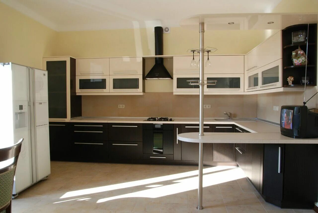 Кухня с угловой стойкой фото Кухонный гарнитур с барной стойкой - виды Как выбрать?