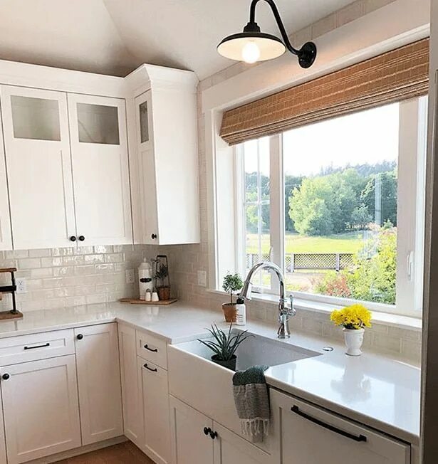 Кухня с узким окном фото Window Treatments by Bloggers Blindsgalore Kitchen design plans, Kitchen design,